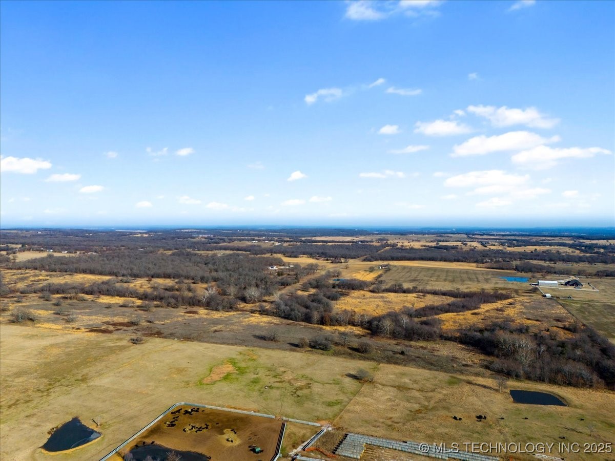 427588 E 1050 Property Photo 21
