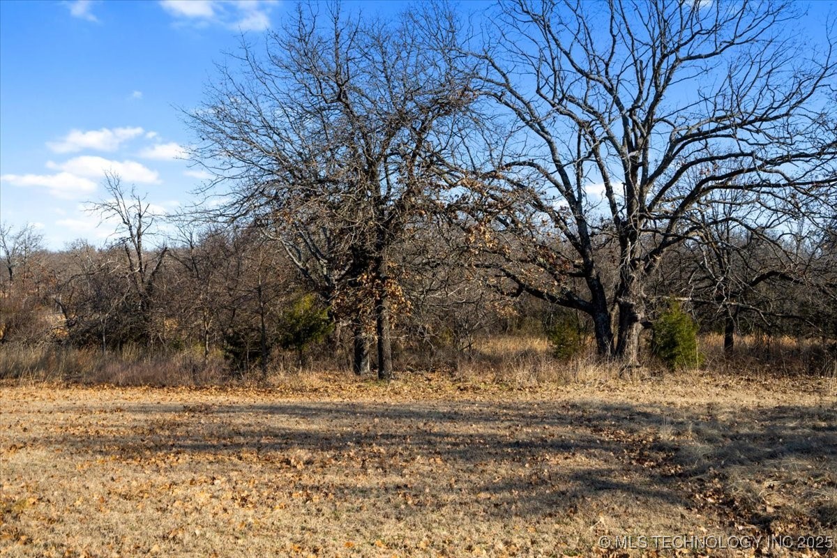427588 E 1050 Property Photo 22