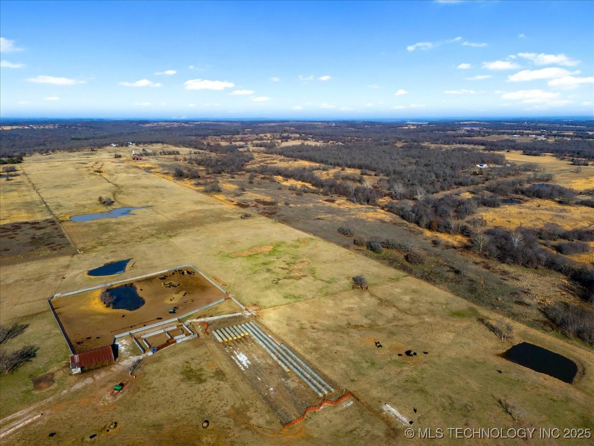 427588 E 1050 Property Photo 24