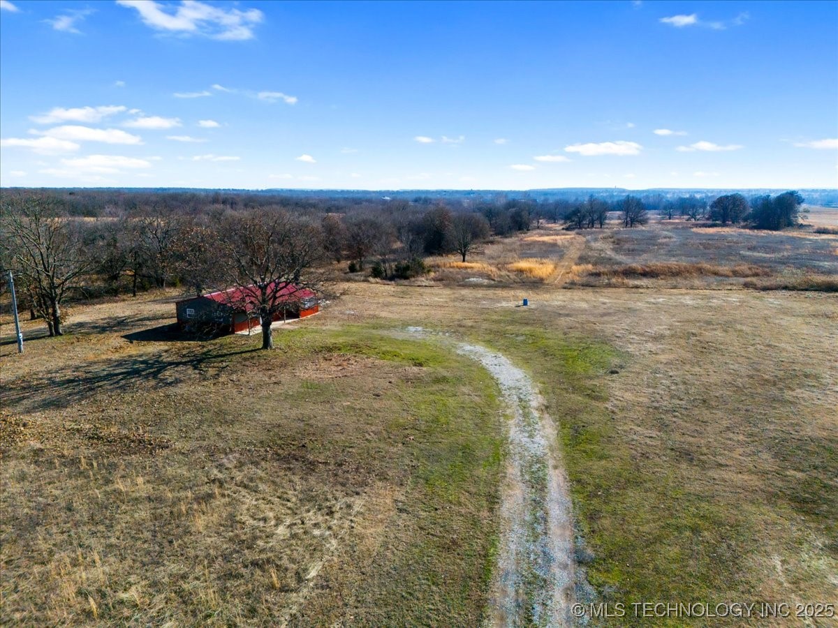 427588 E 1050 Property Photo 28