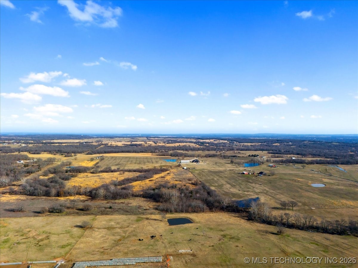 427588 E 1050 Property Photo 31