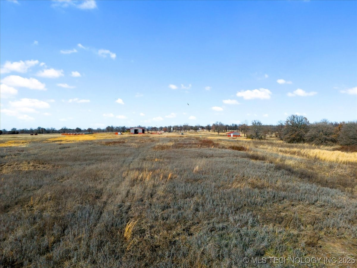 427588 E 1050 Property Photo 38