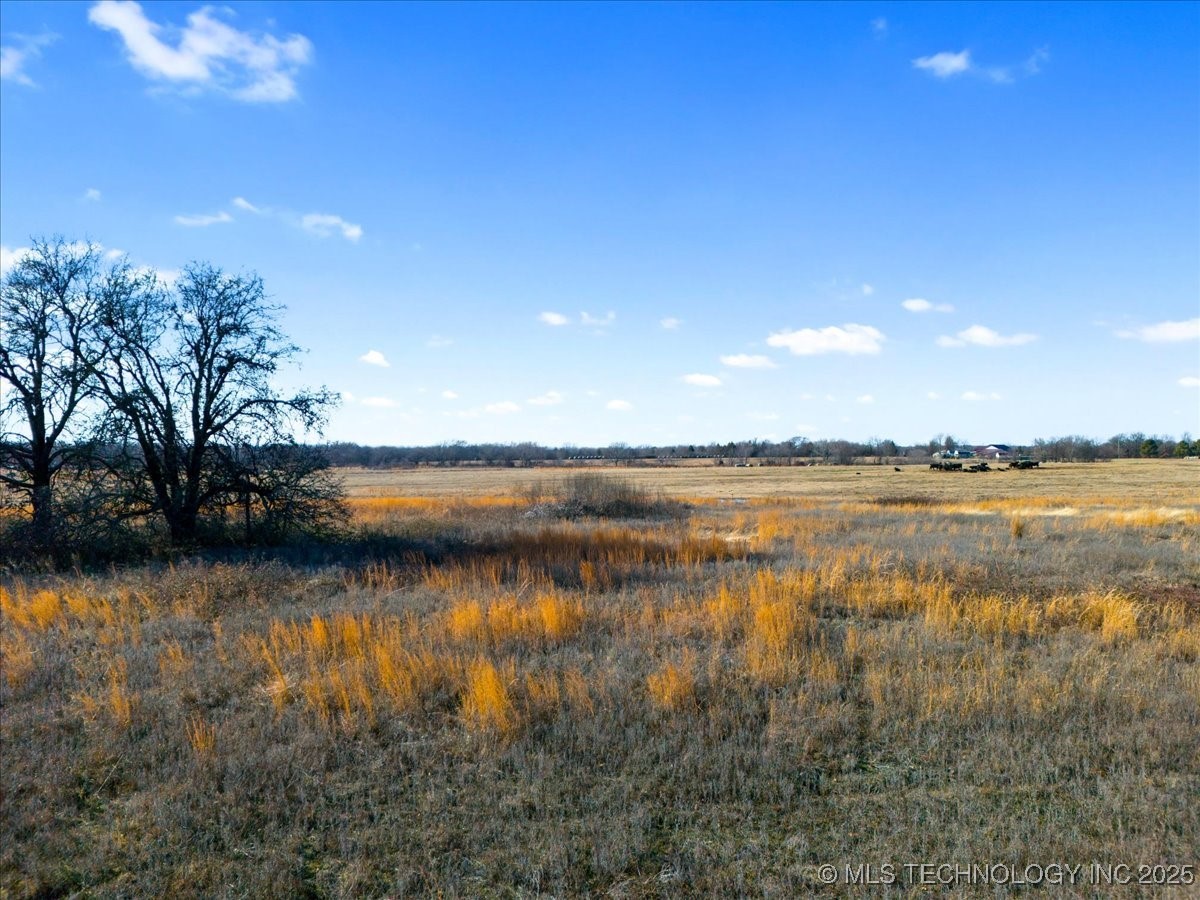 427588 E 1050 Property Photo 40