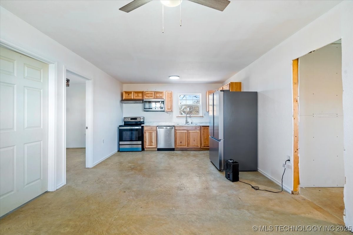 427588 E 1050 Property Photo 46