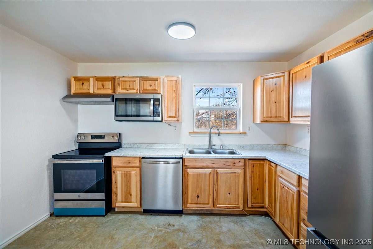 427588 E 1050 Property Photo 47