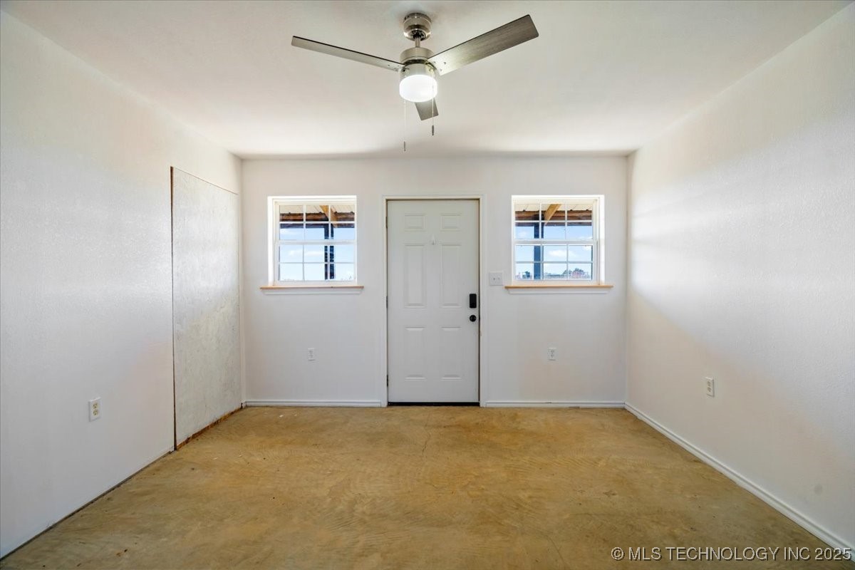 427588 E 1050 Property Photo 48