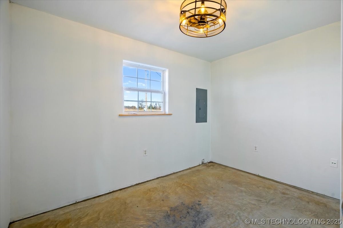 427588 E 1050 Property Photo 49
