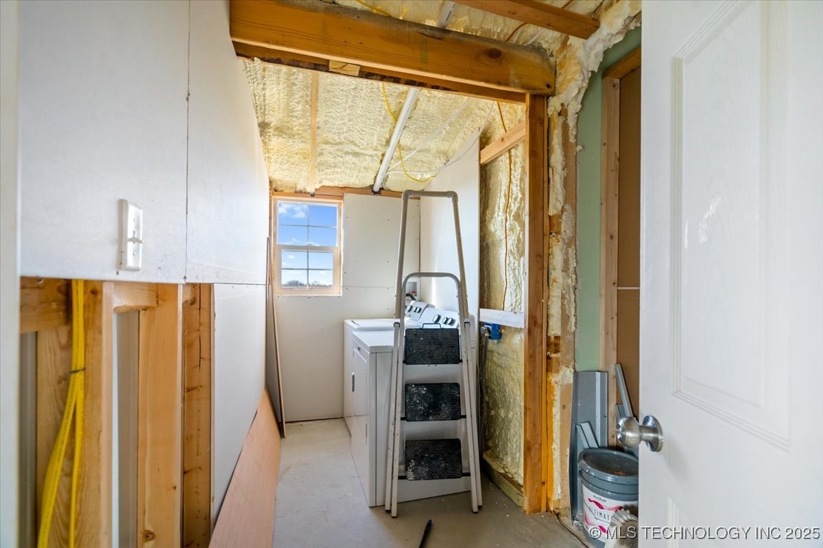 427588 E 1050 Property Photo 51