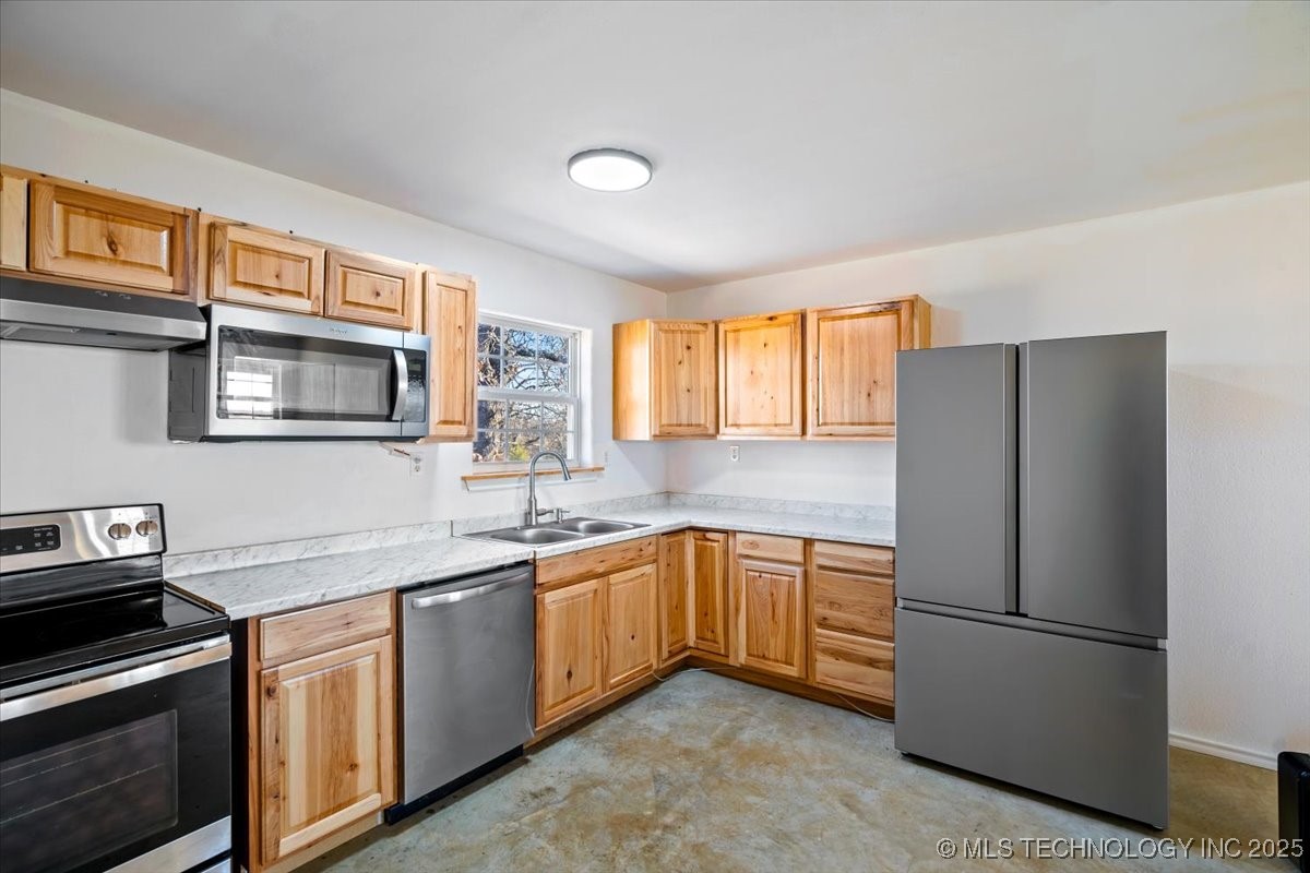 427588 E 1050 Property Photo 52