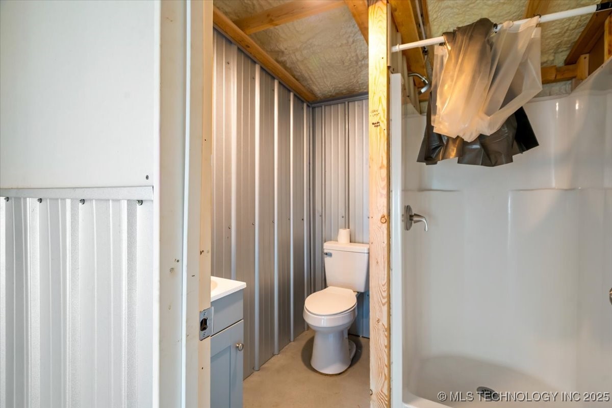 427588 E 1050 Property Photo 54