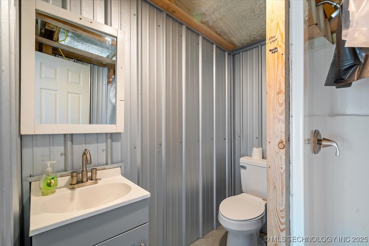 427588 E 1050 Property Photo 55