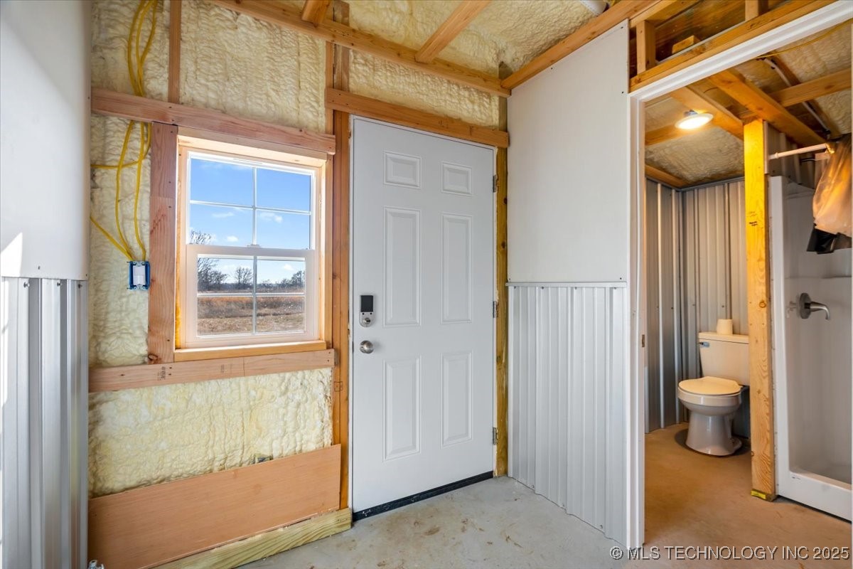 427588 E 1050 Property Photo 58