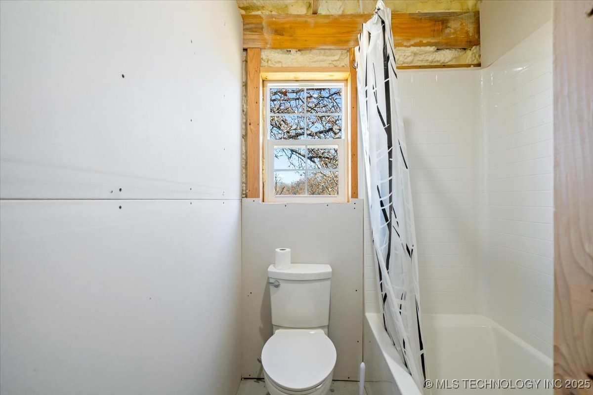 427588 E 1050 Property Photo 59