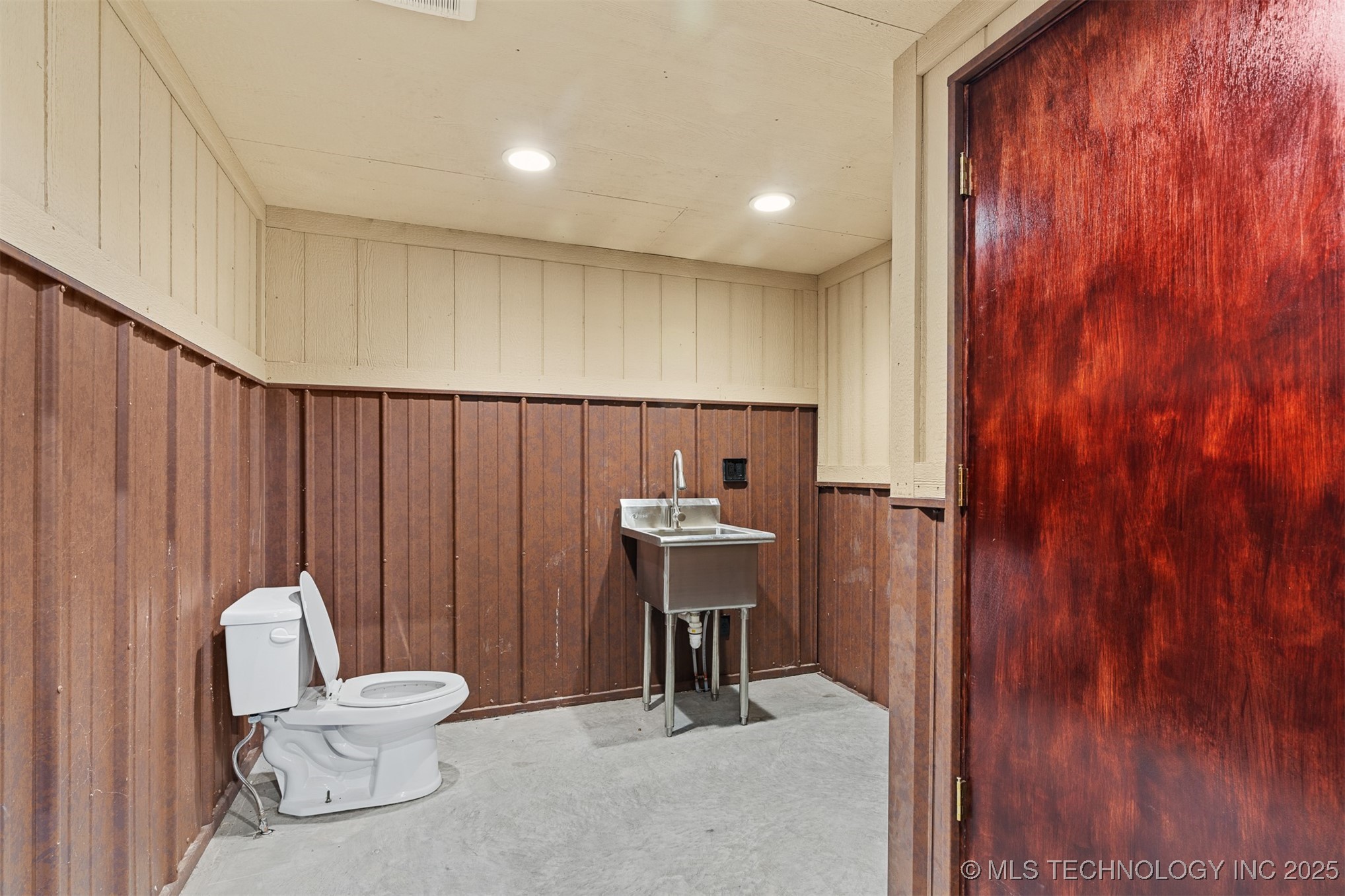 61995 Southeast County Road Property Photo 13
