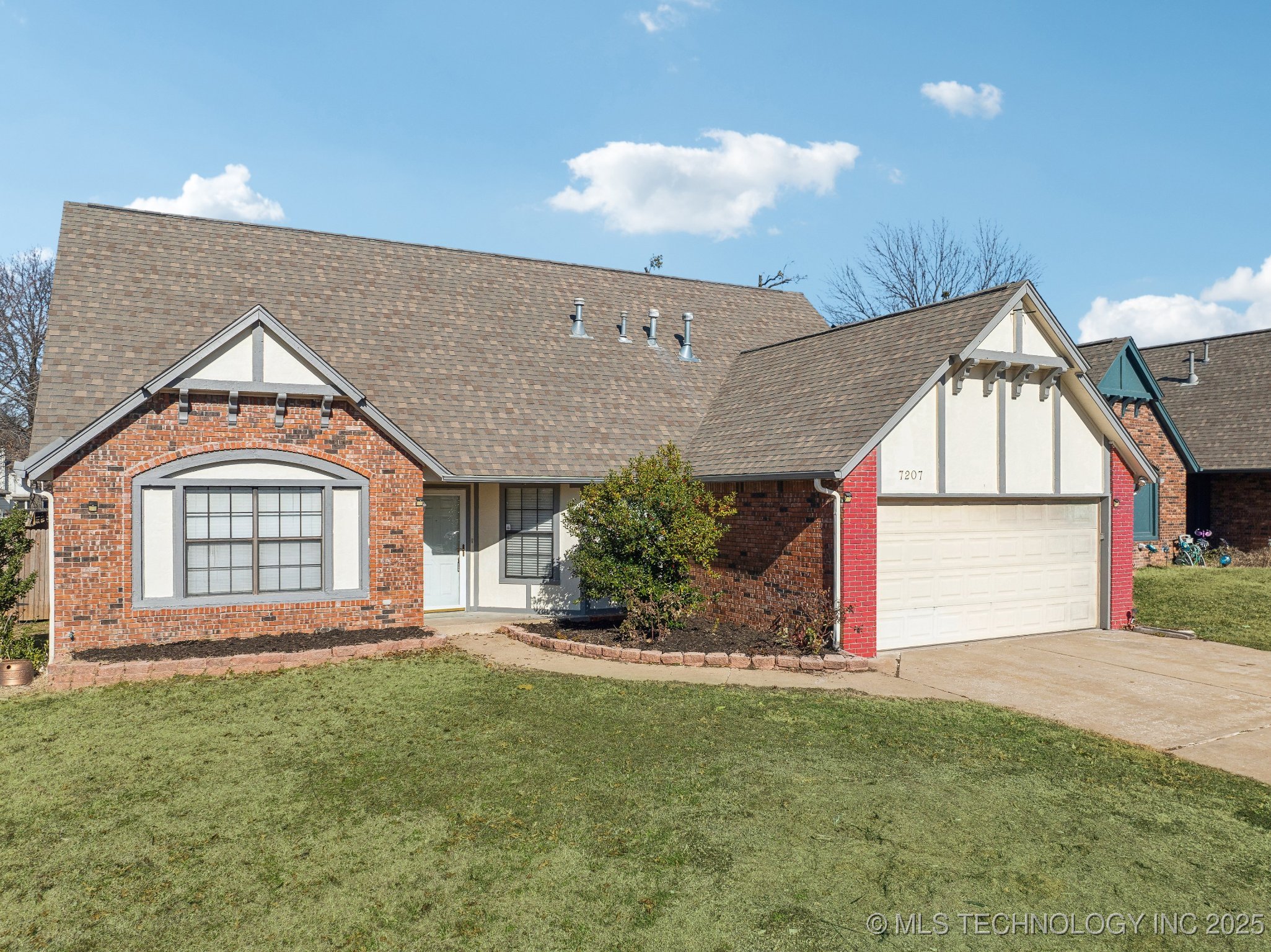7207 E 90th Street Property Photo 1