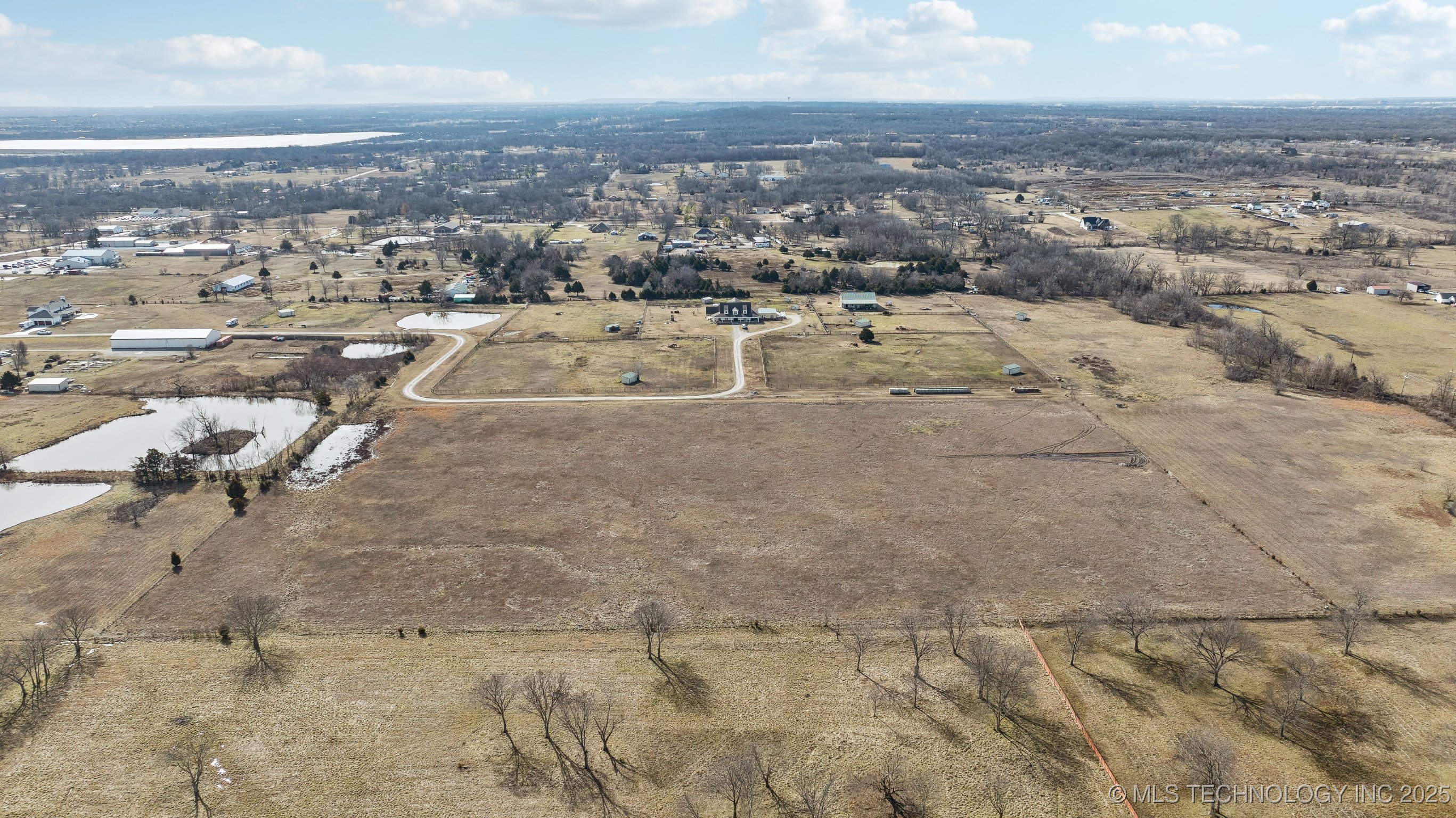 606 S Lynn Lane Road Property Photo 4