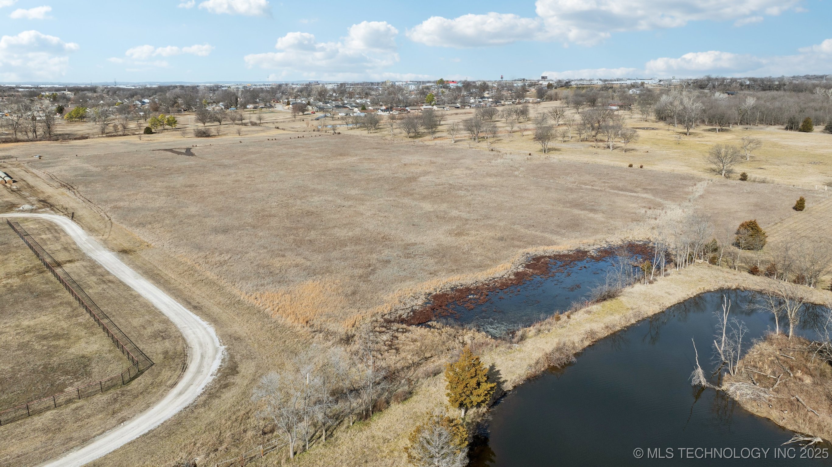 606 S Lynn Lane Road Property Photo 12