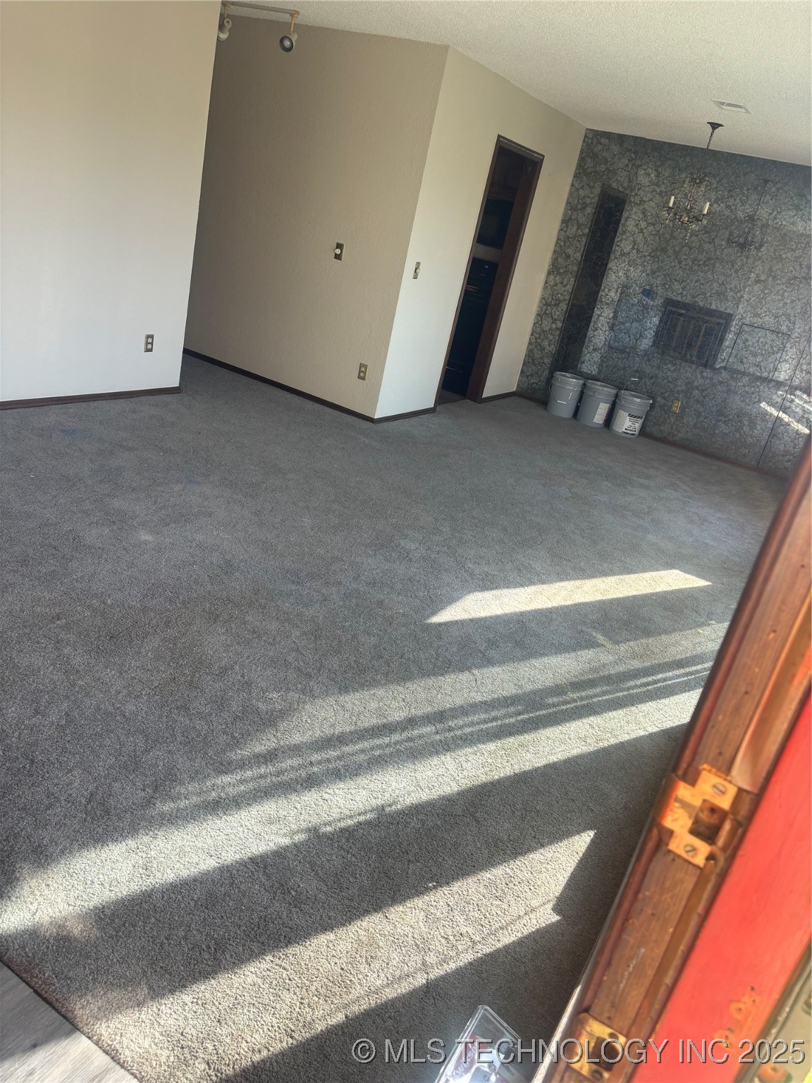 6004 S Newport Avenue B7 Property Photo 4
