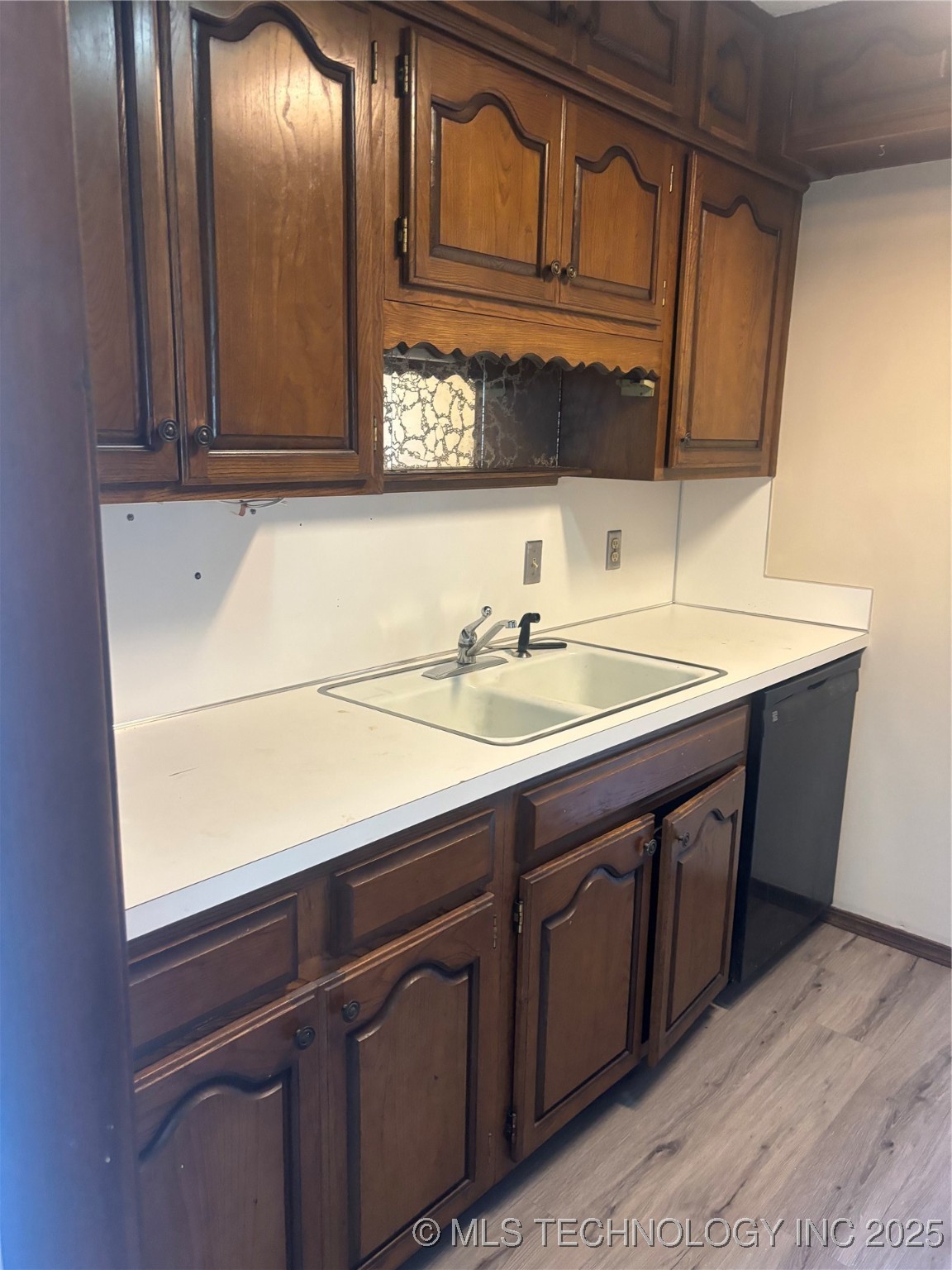 6004 S Newport Avenue B7 Property Photo 7