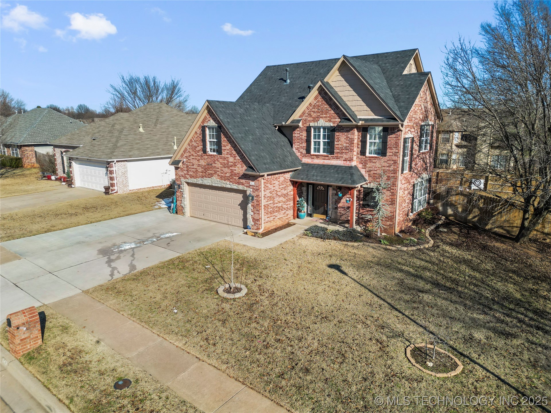 5413 S Redbud Avenue Property Photo 2