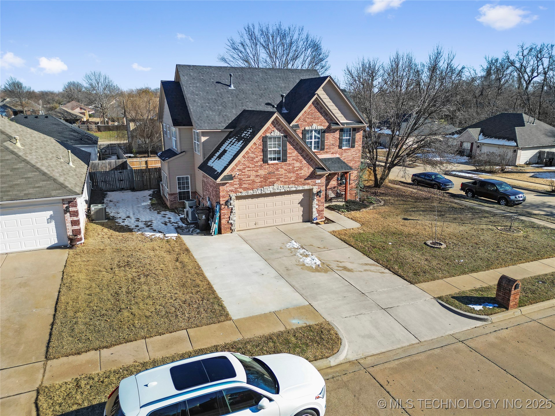 5413 S Redbud Avenue Property Photo 3