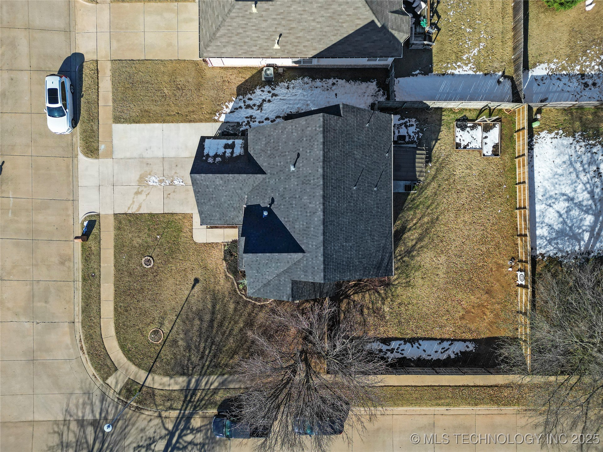 5413 S Redbud Avenue Property Photo 5