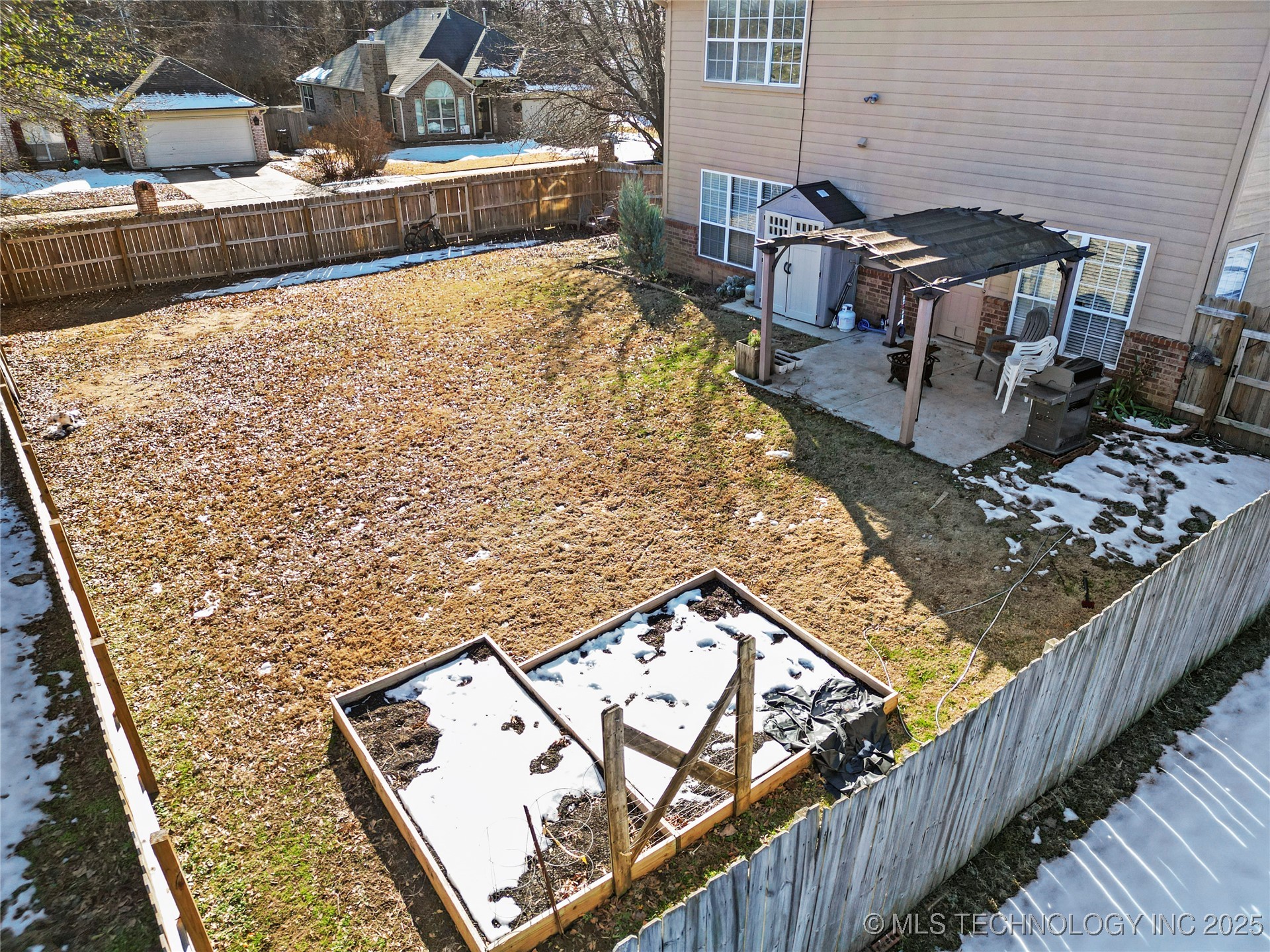 5413 S Redbud Avenue Property Photo 6