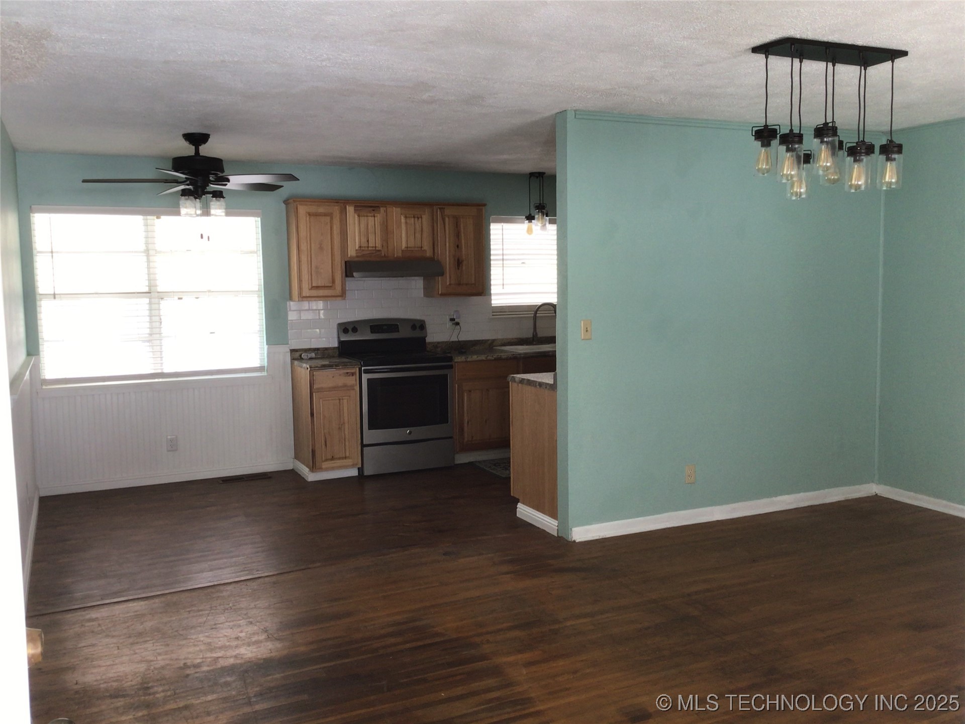 3031 N 430 Property Photo 4