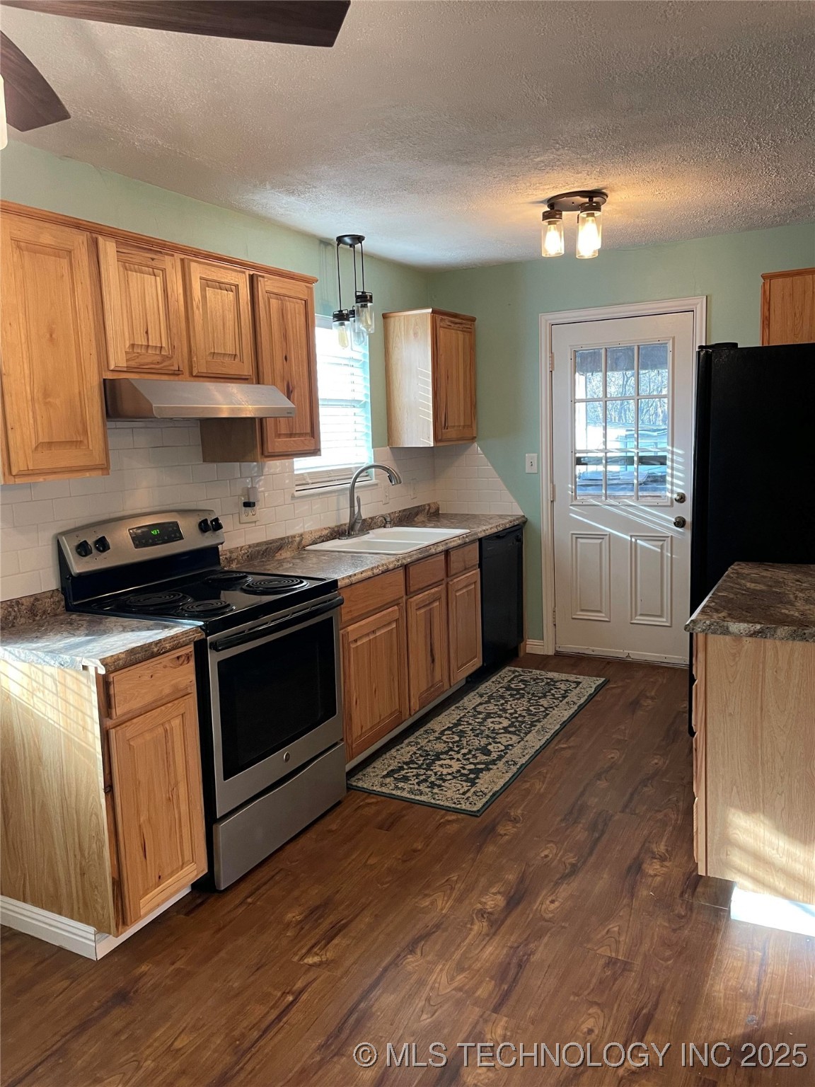 3031 N 430 Property Photo 6