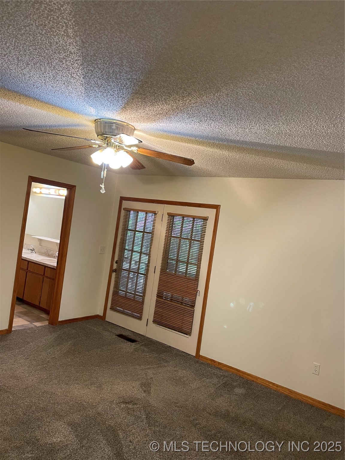 3031 N 430 Property Photo 12
