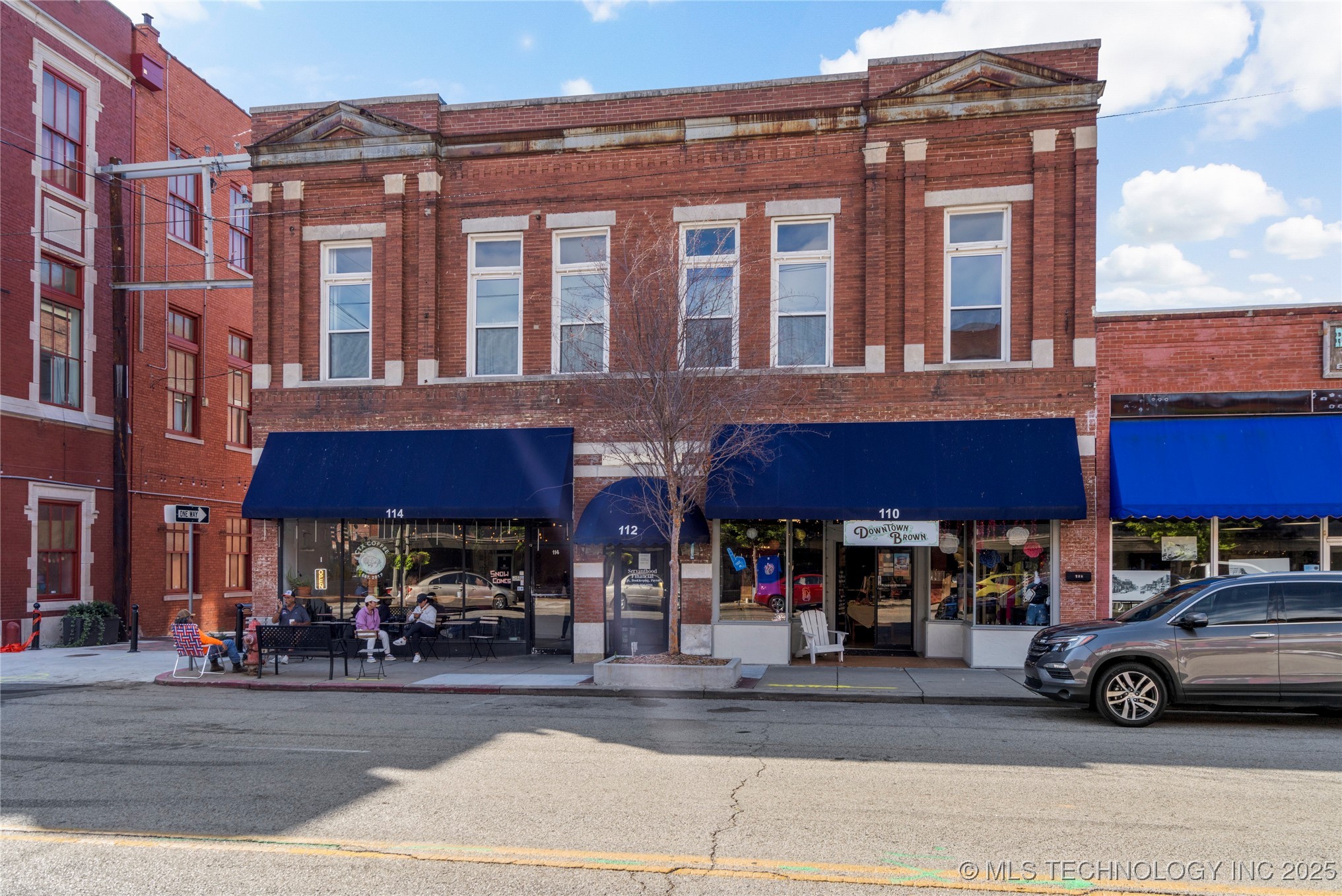 112 E Dewey Avenue Property Photo 2