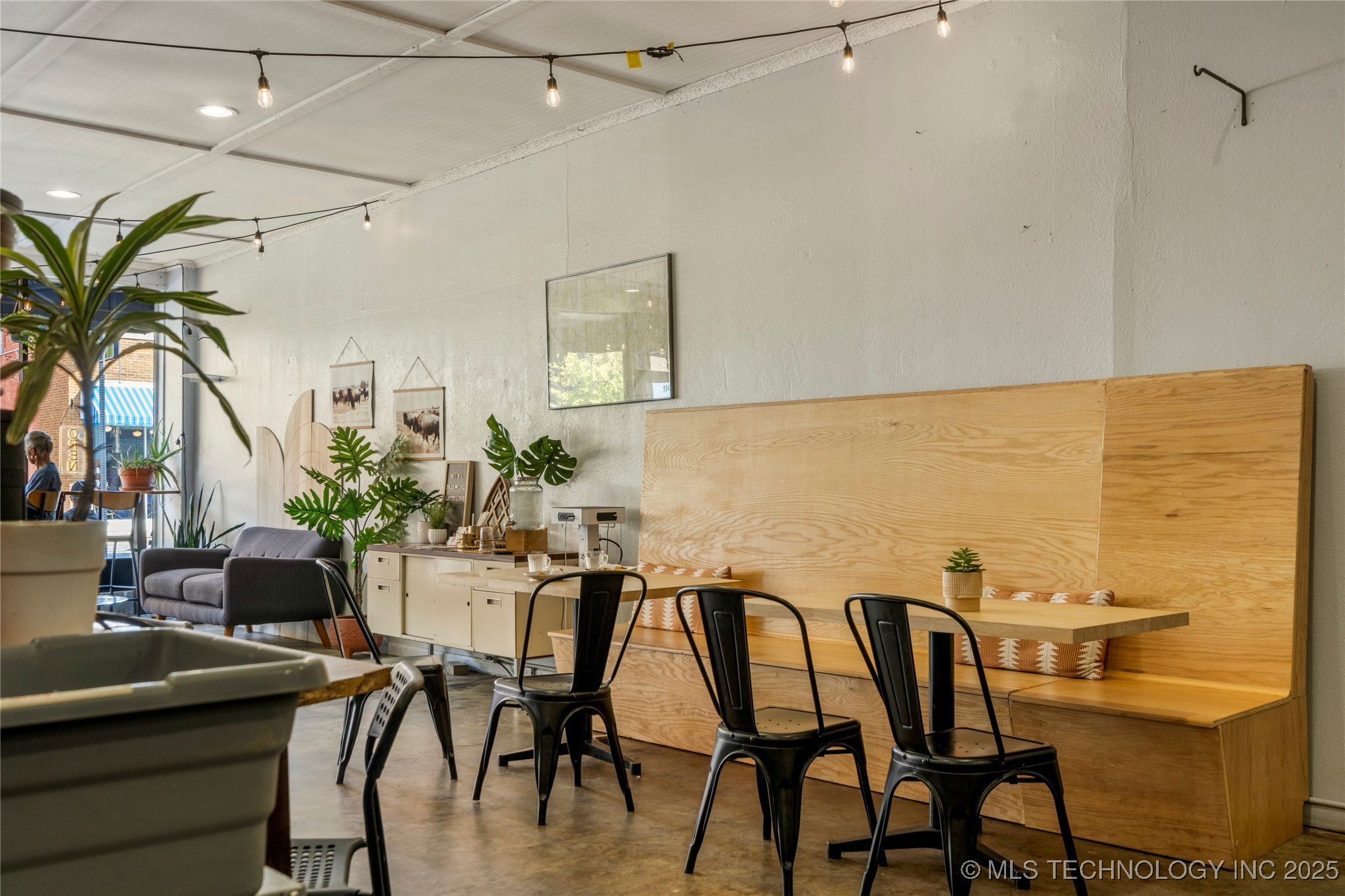 112 E Dewey Avenue Property Photo 13