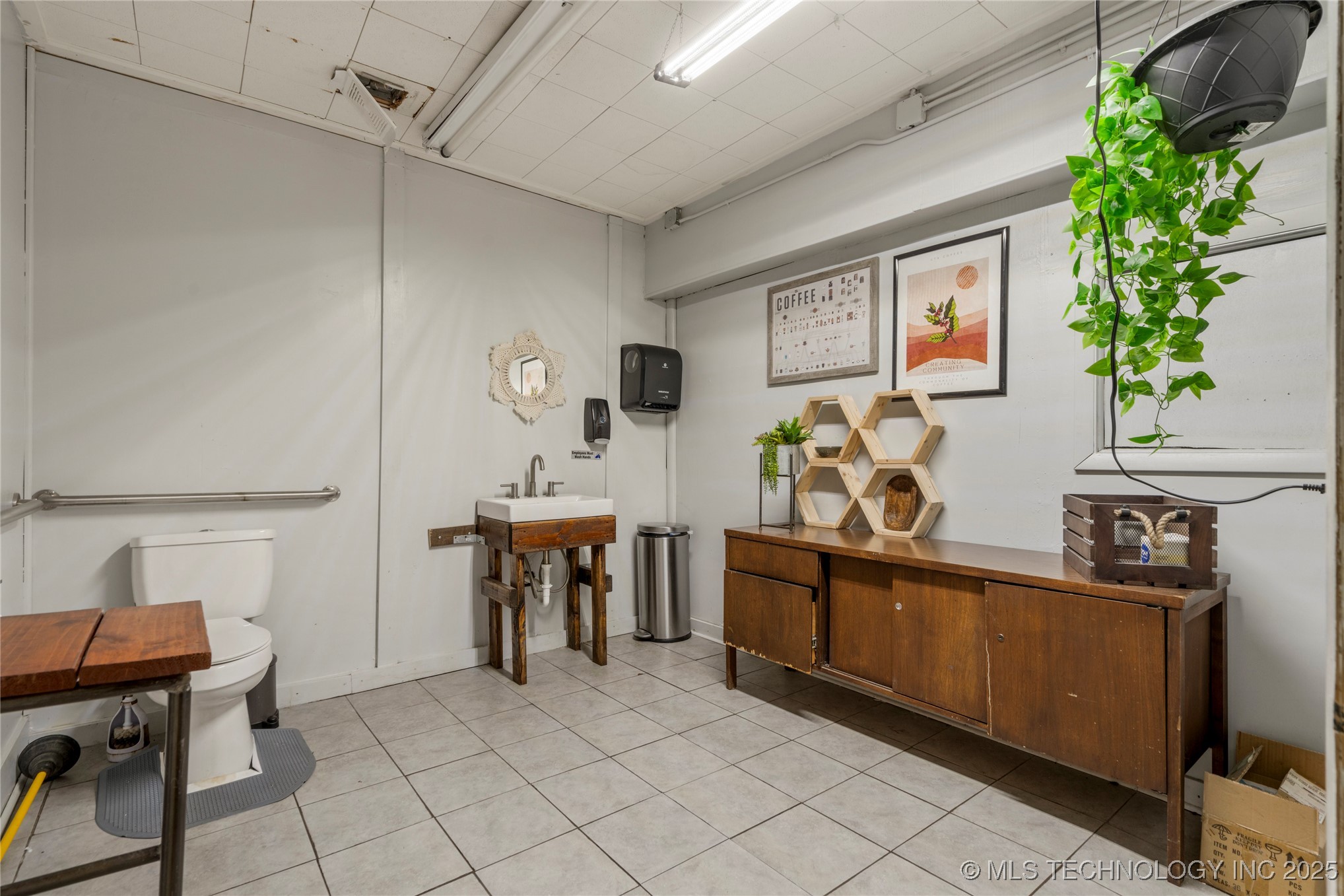 112 E Dewey Avenue Property Photo 17