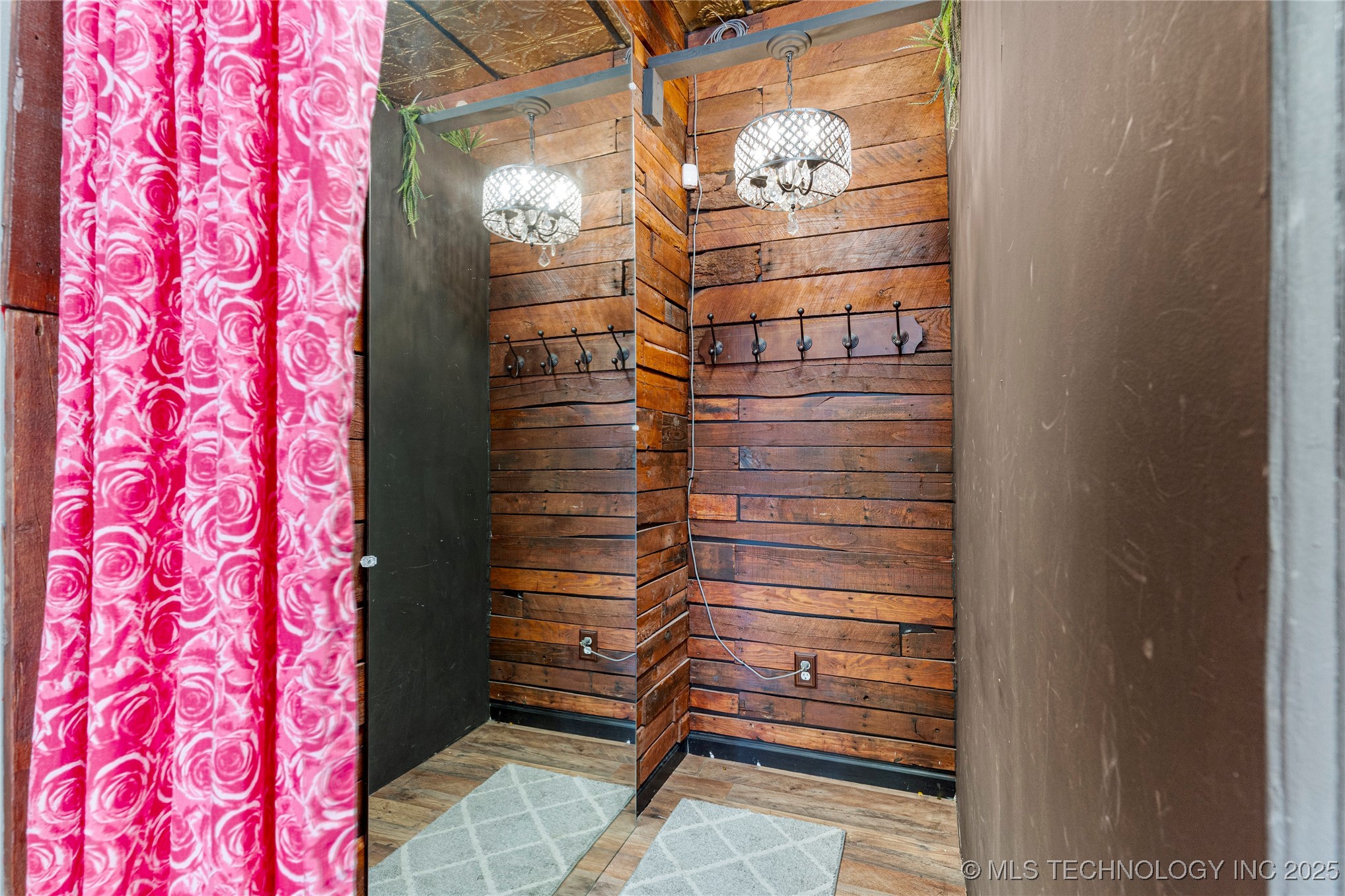 112 E Dewey Avenue Property Photo 23