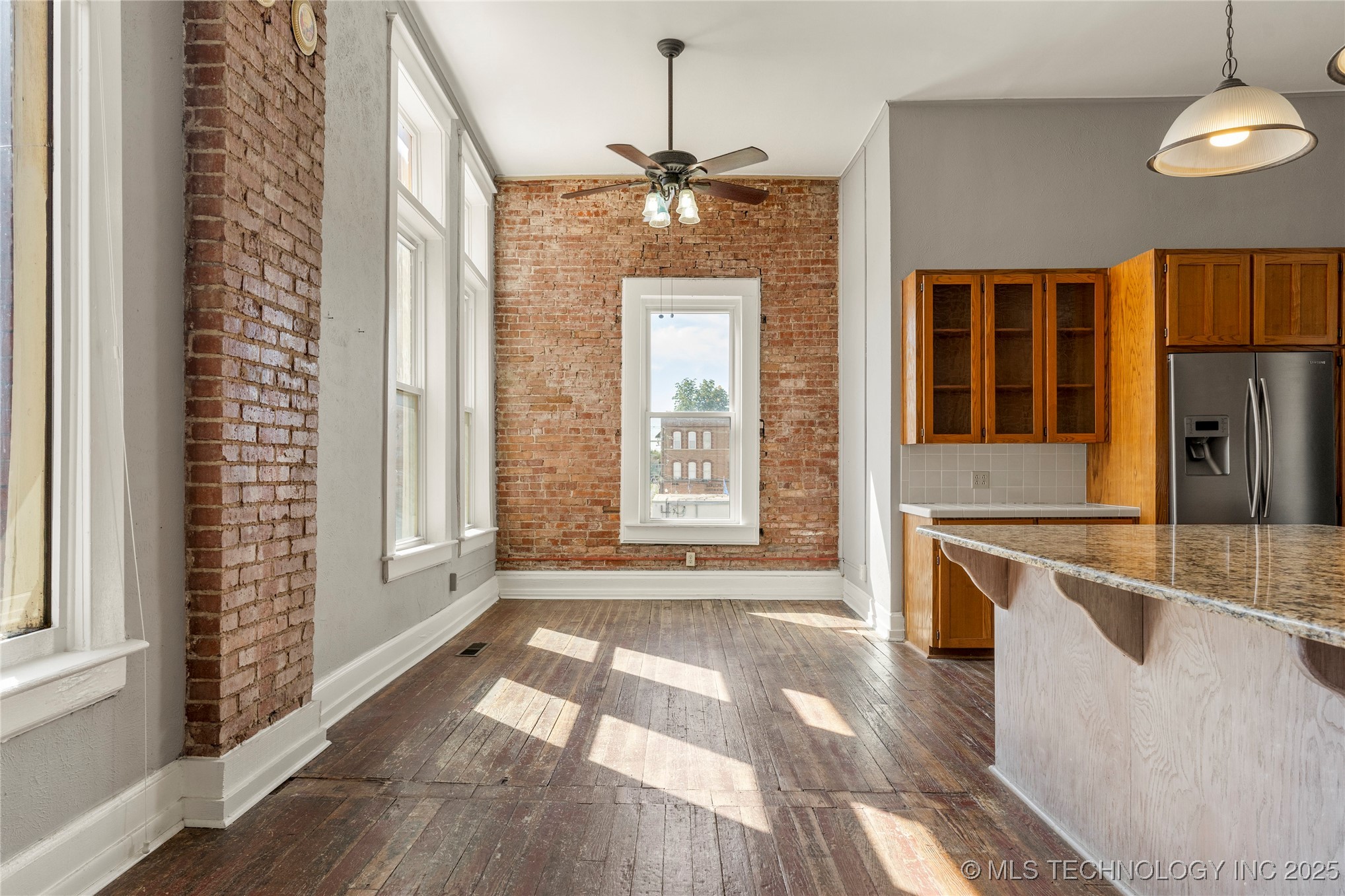 112 E Dewey Avenue Property Photo 36