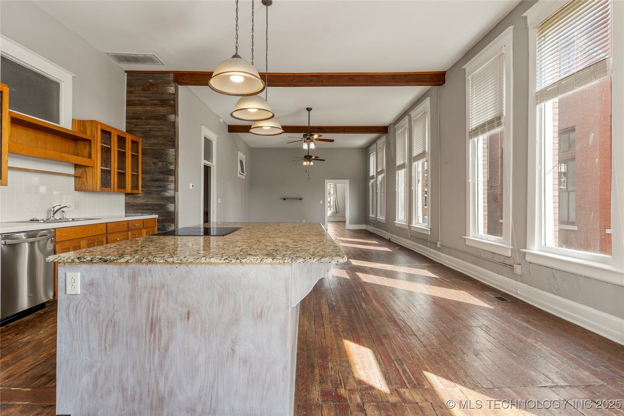 112 E Dewey Avenue Property Photo 37
