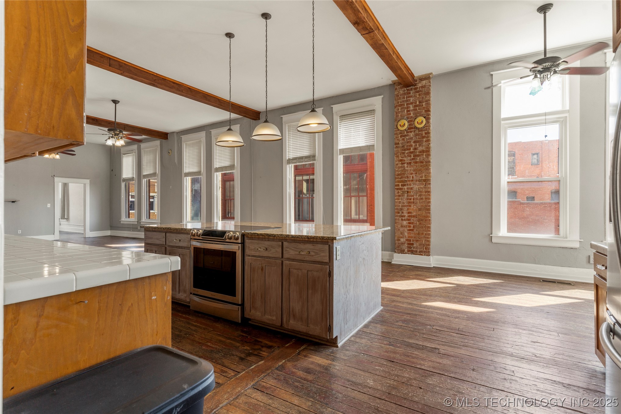 112 E Dewey Avenue Property Photo 38