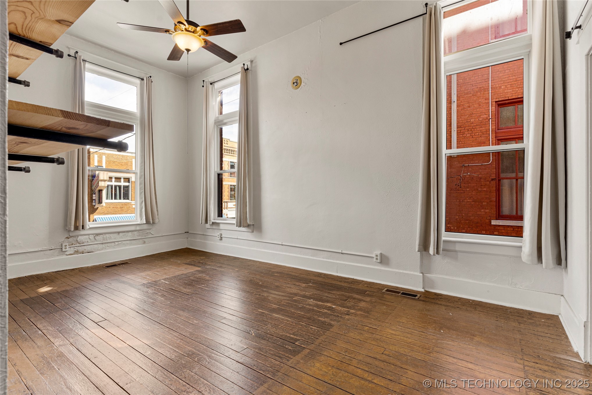 112 E Dewey Avenue Property Photo 42