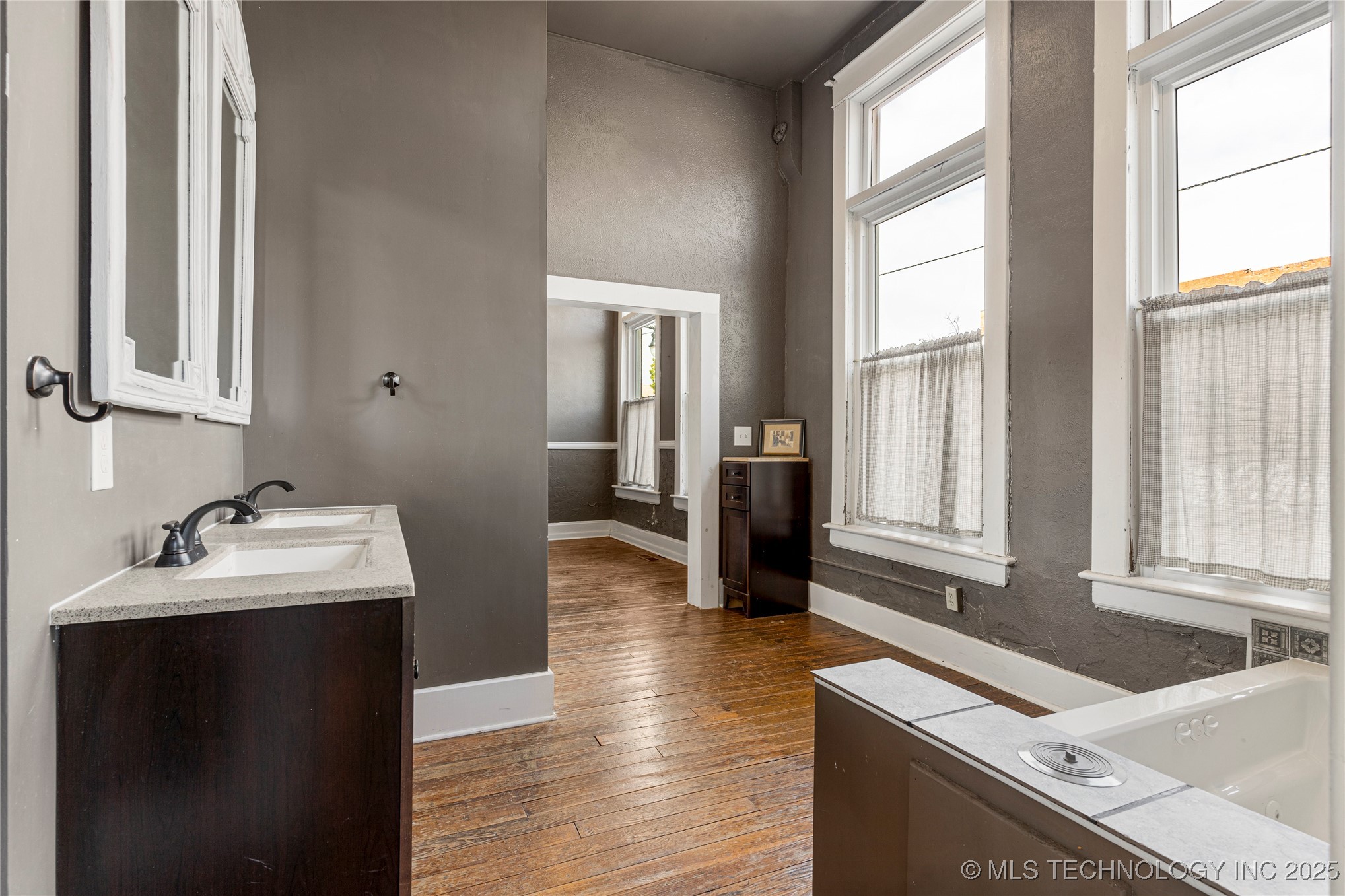 112 E Dewey Avenue Property Photo 44