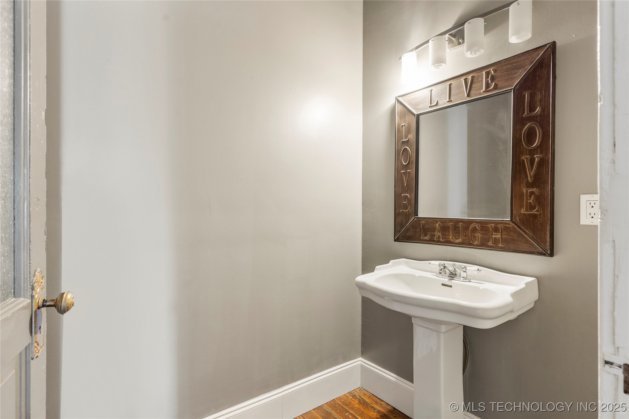 112 E Dewey Avenue Property Photo 52