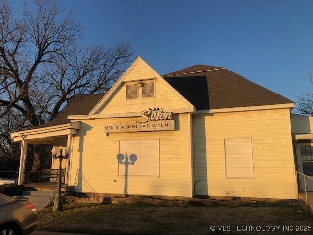 427 W Carl Albert Parkway Property Photo 2