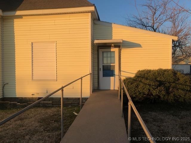 427 W Carl Albert Parkway Property Photo 4