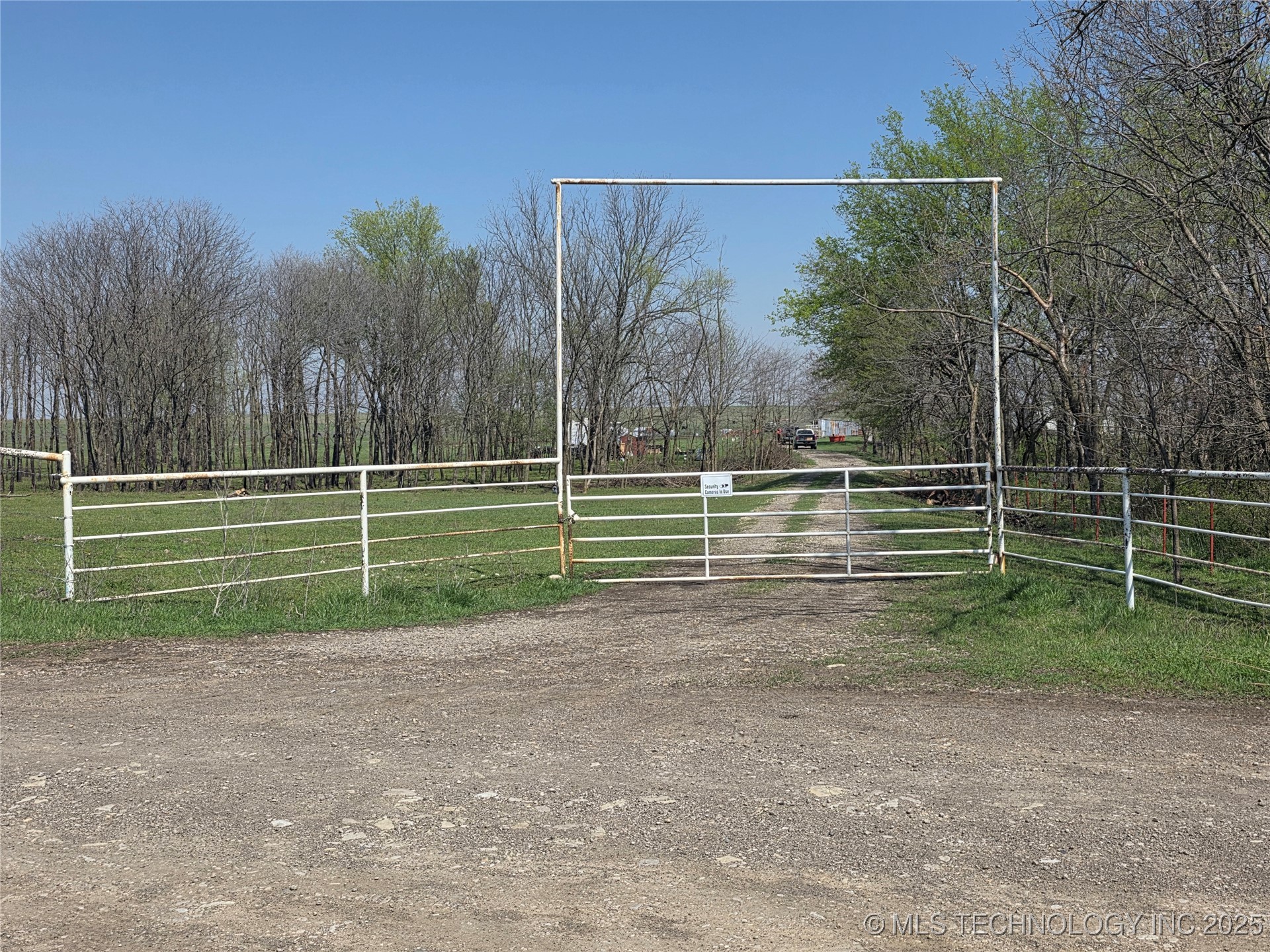 426494 E 250 Road Property Photo 1