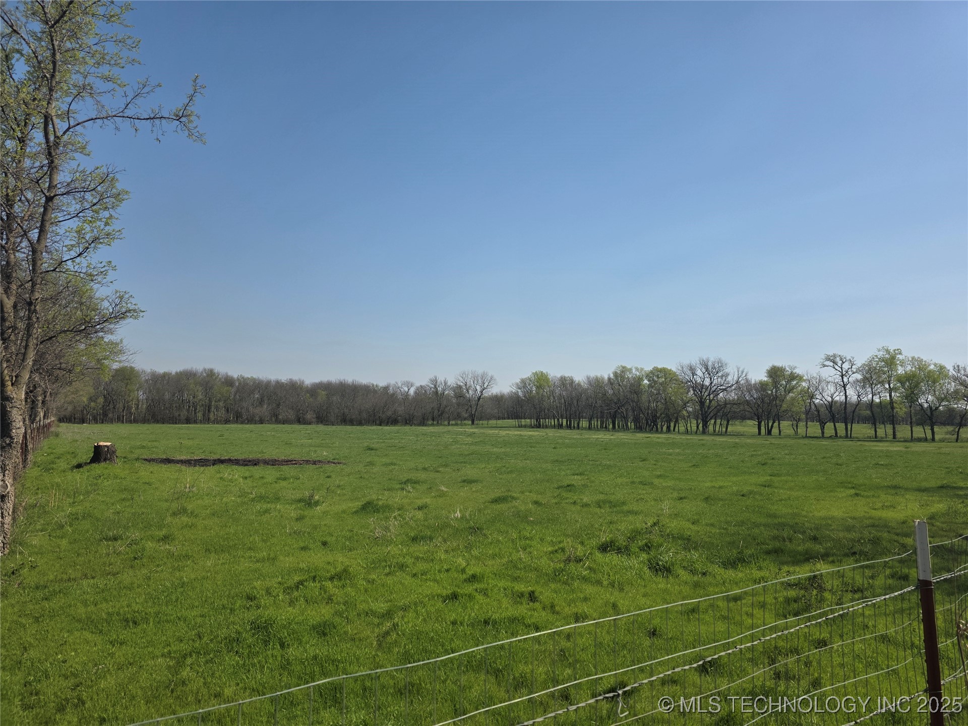 426494 E 250 Road Property Photo 3