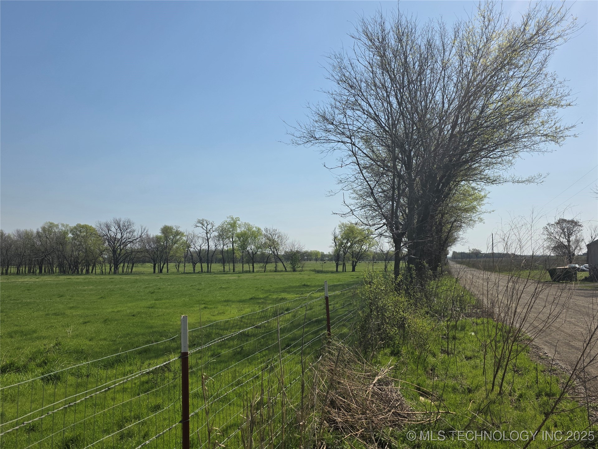 426494 E 250 Road Property Photo 4