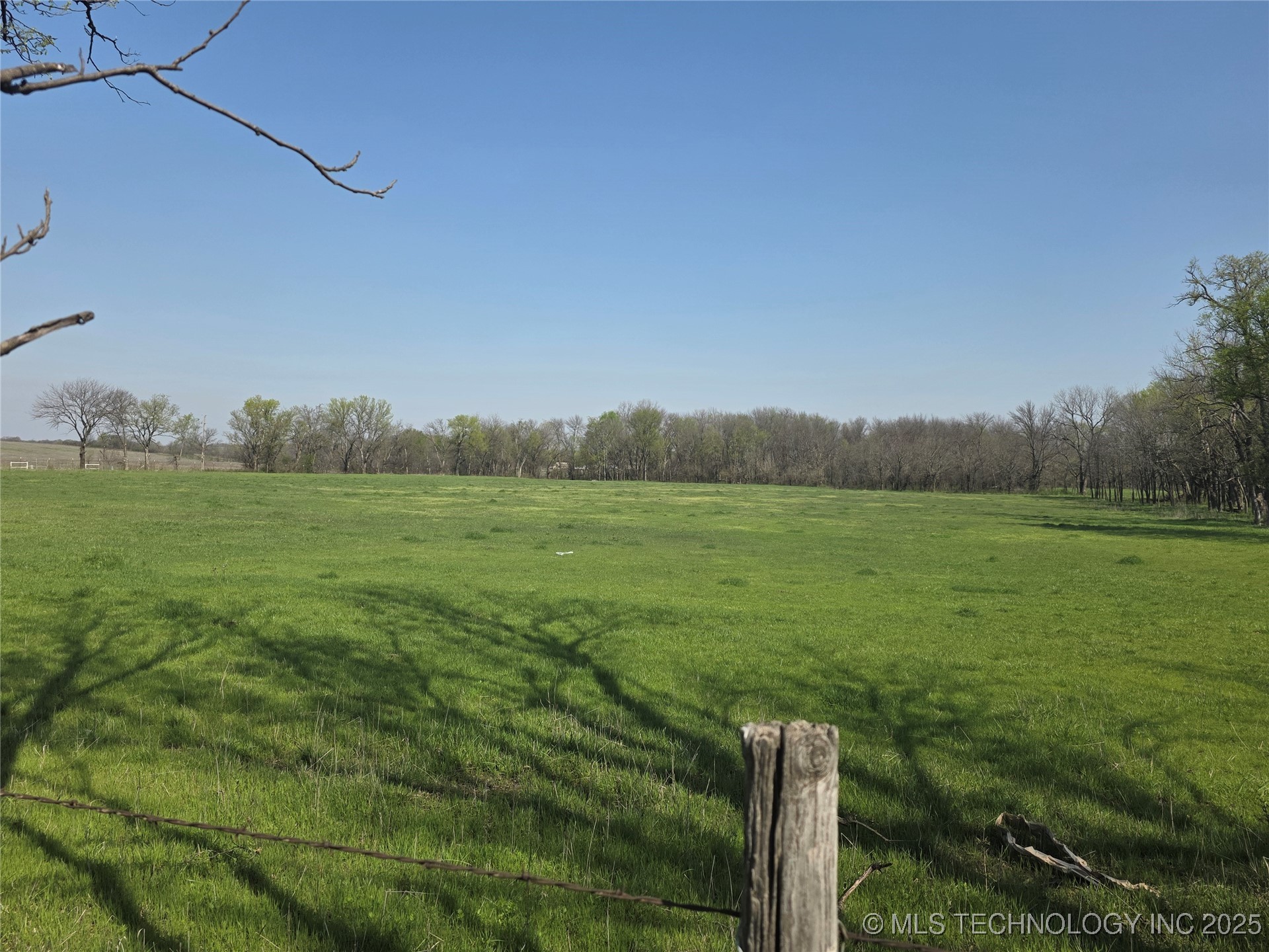 426494 E 250 Road Property Photo 5