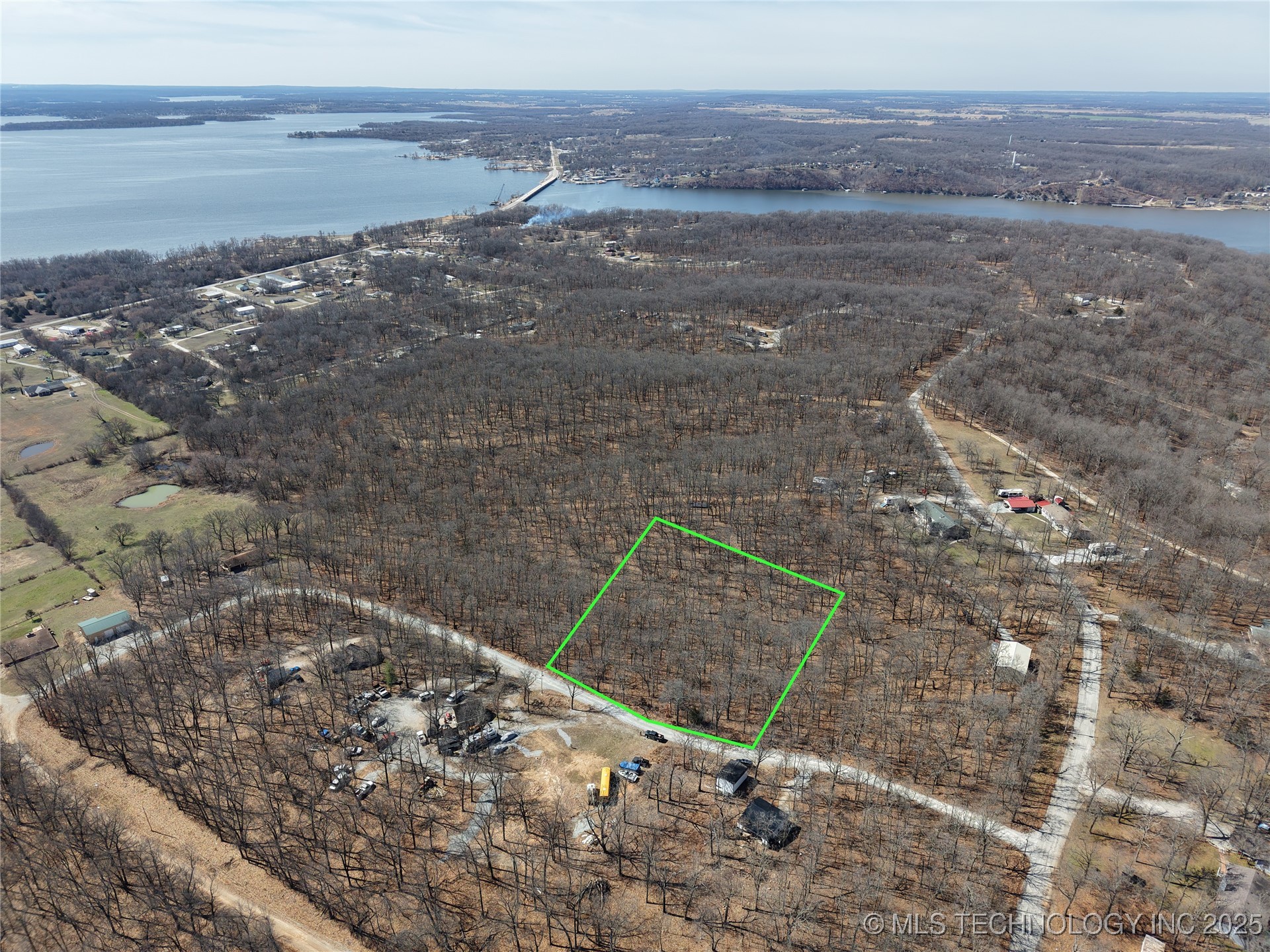 Redbud Loop Property Photo 2