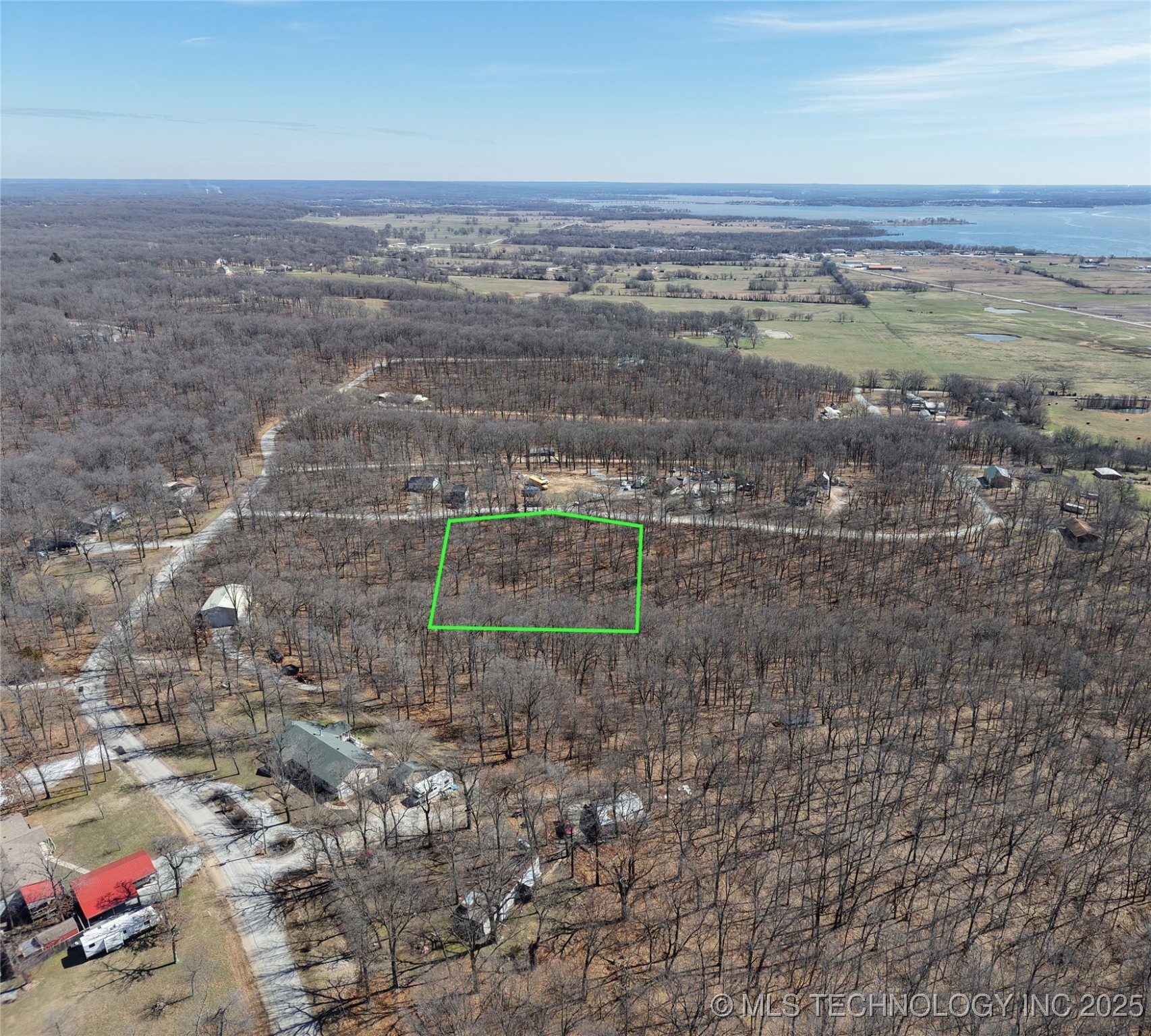 Redbud Loop Property Photo 3