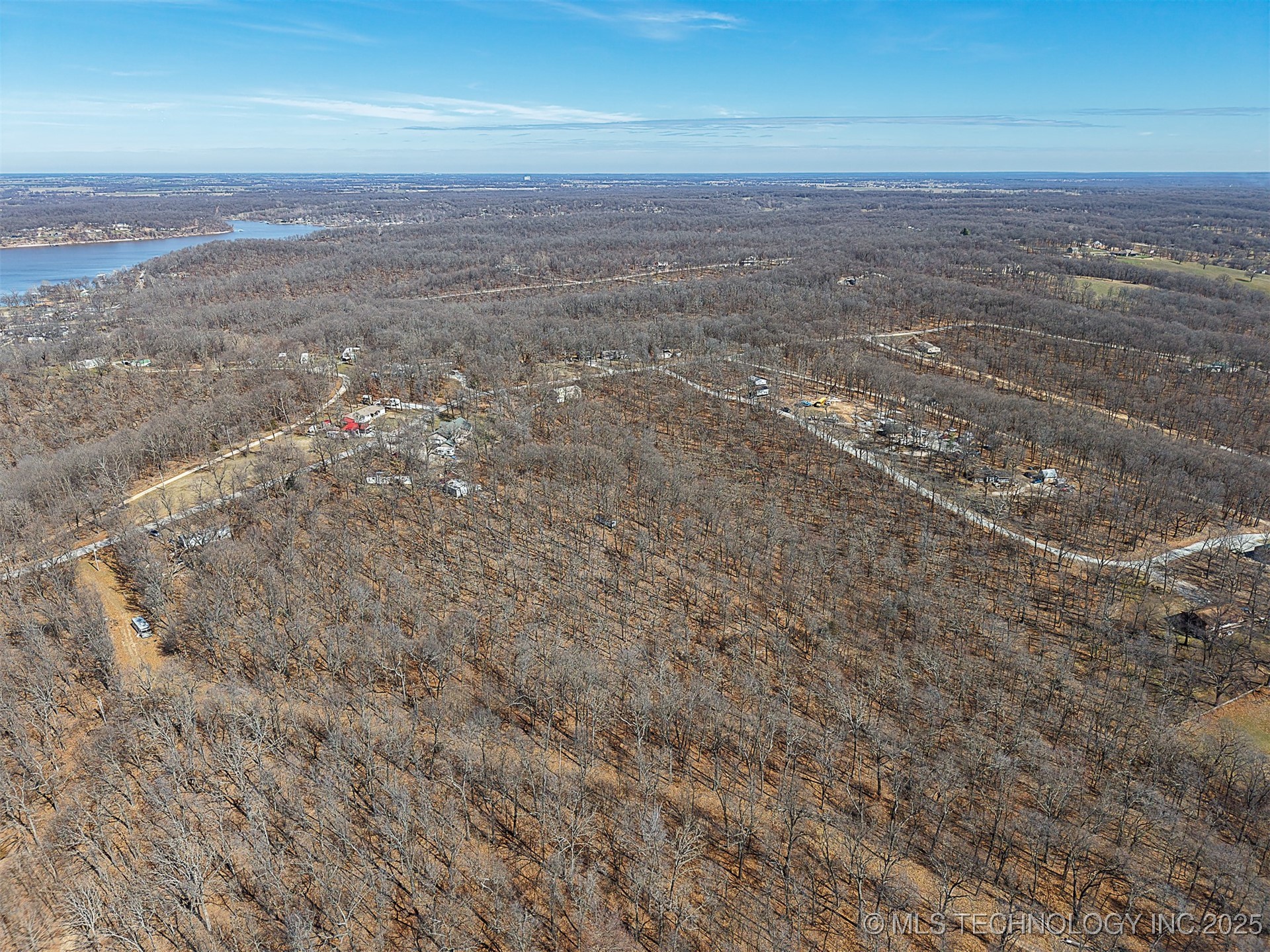 Redbud Loop Property Photo 4