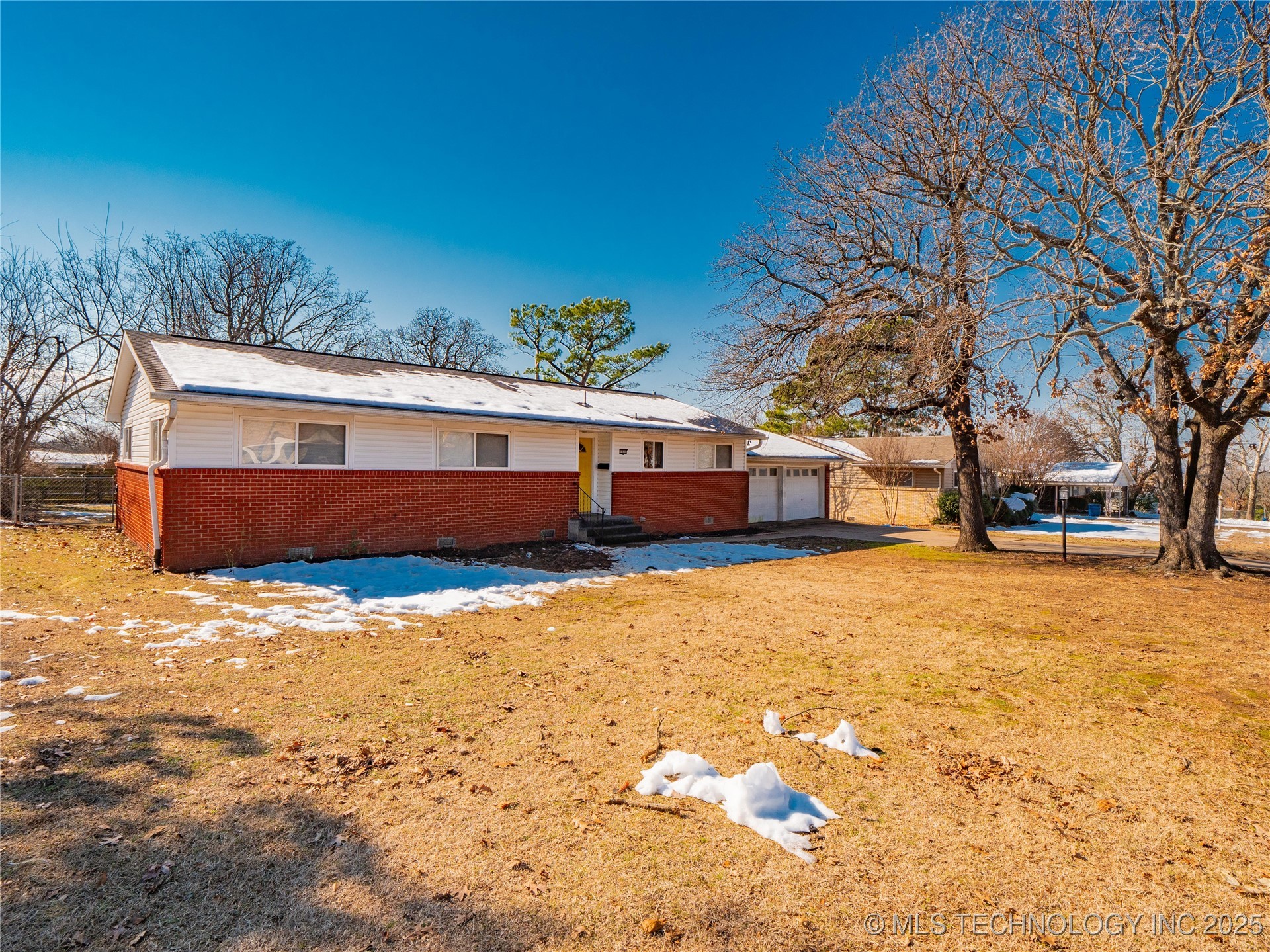1600 E Seminole Avenue Property Photo 3